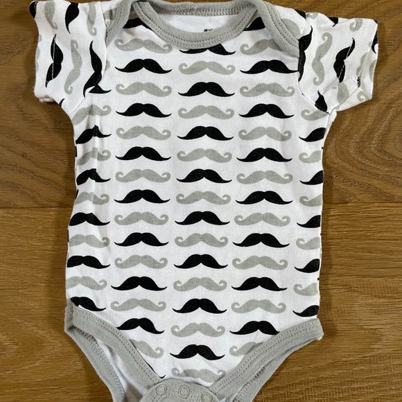 Set of 3 boy's baby bodysuits, one pieces, white grey and black, 1x Rae Dunn - Picture 2 of 7